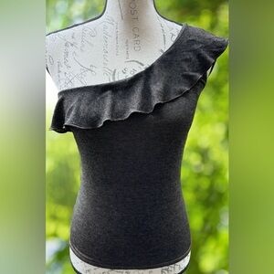 Zara One-Shoulder Top with Ruffle Trim
Medium
Like New/Never Worn
Made in Spain